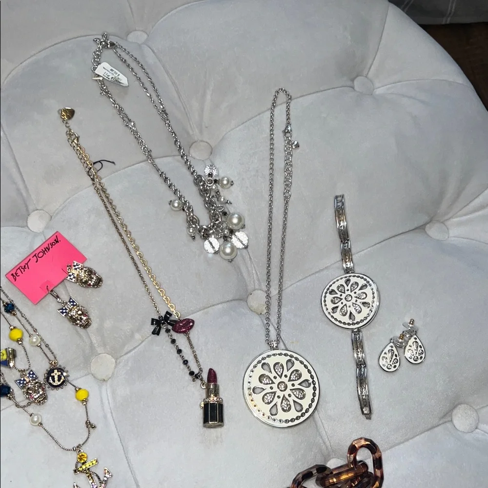 Collection of Jewelry - Picture 6 of 11